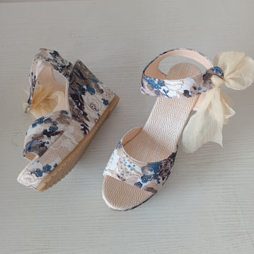 Floral Wedges Gray